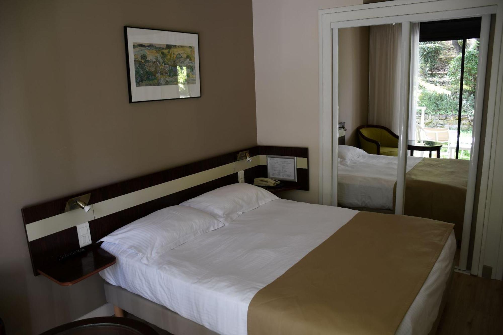 Villa Borghese, The Originals Relais Gréoux-les-Bains Εξωτερικό φωτογραφία